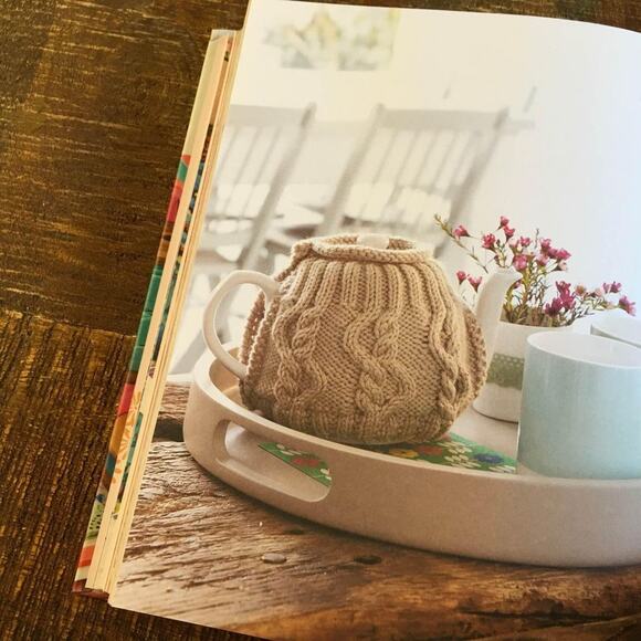 Knits to Give 30 Knitted a gifts Made with Love Pattern Book Shawl Mitten Throw - Picture 7 of 8